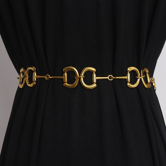 Cadena de cintura fragante pequeña de metal con vestido de jeans