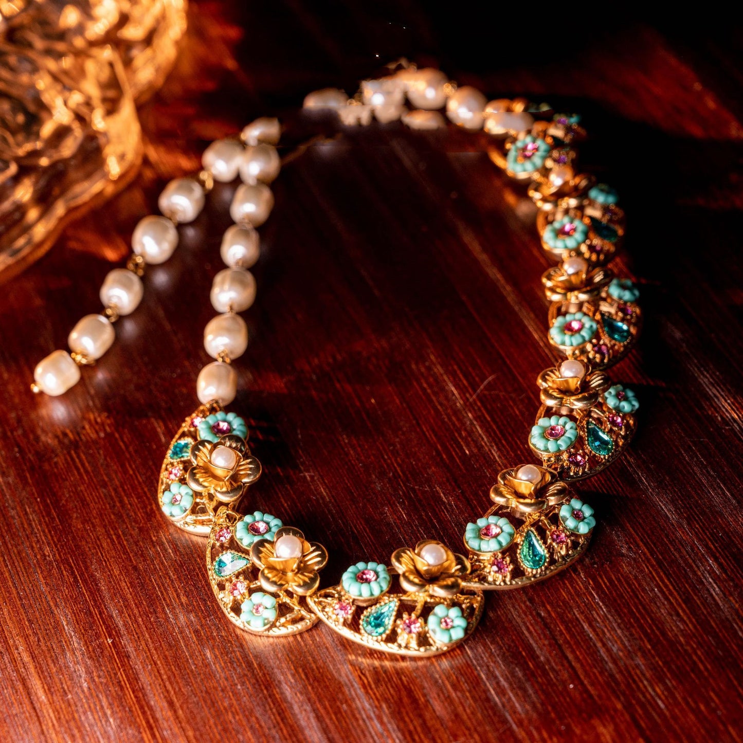 Hermoso collar, pulsera y pendientes con clip con incrustaciones de perlas vintage
