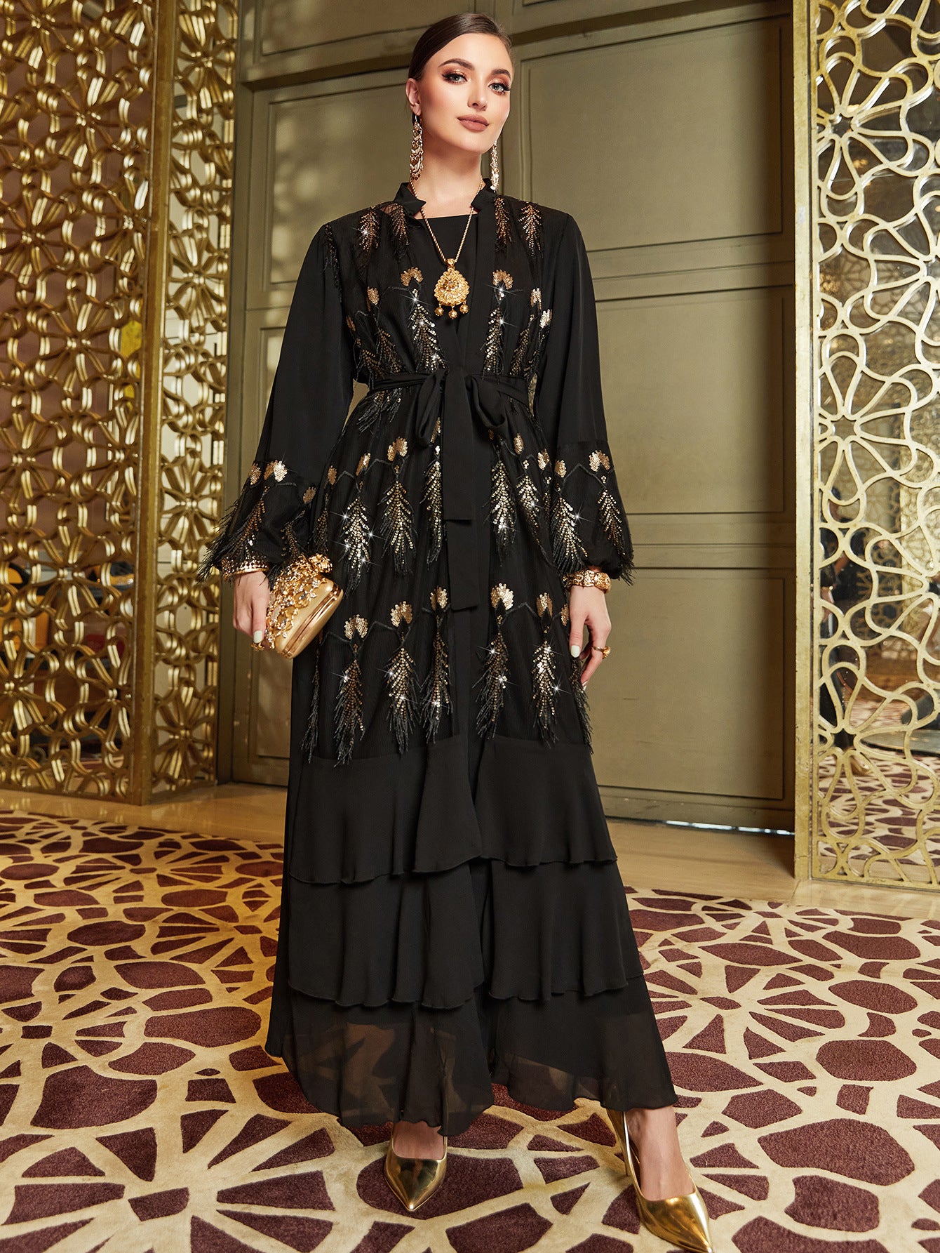 Robe brodée deux pièces à paillettes et plumes de phénix noires et dorées