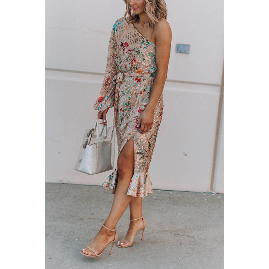 Vestido dividido con hombros inclinados a la moda para mujer