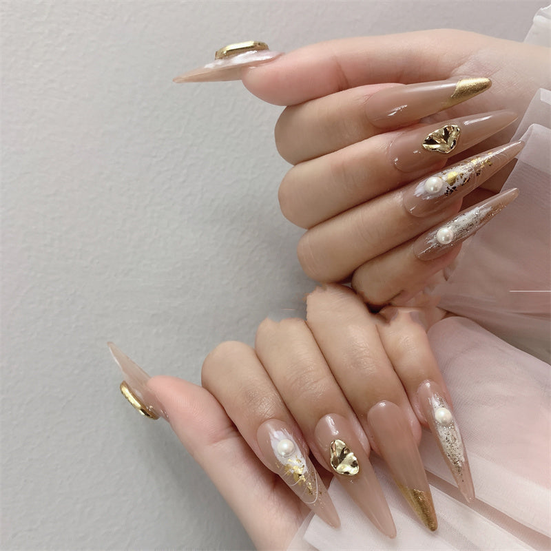 Ongles longs au thé au lait pour fille riche et de grande classe