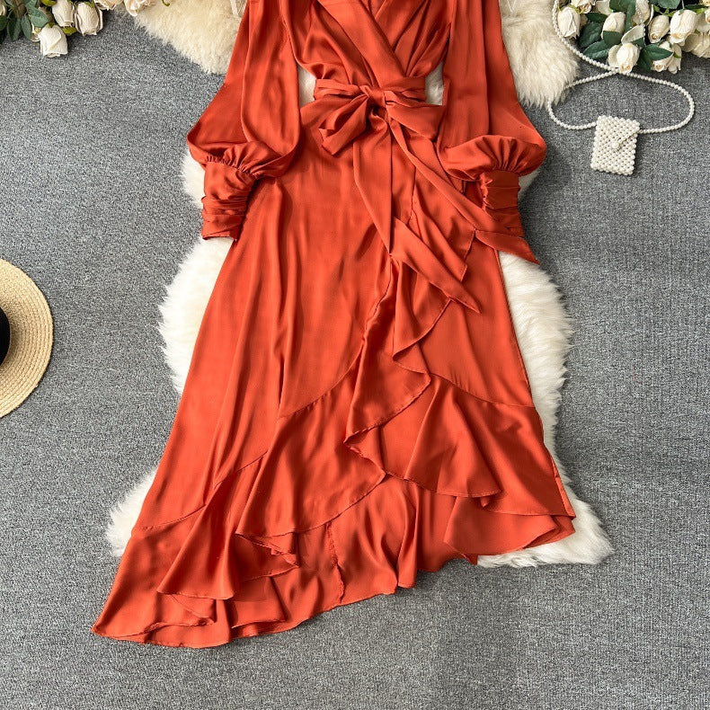 Vestido de falda de traje irregular con volantes y ribete de cintura con cordones de manga larga