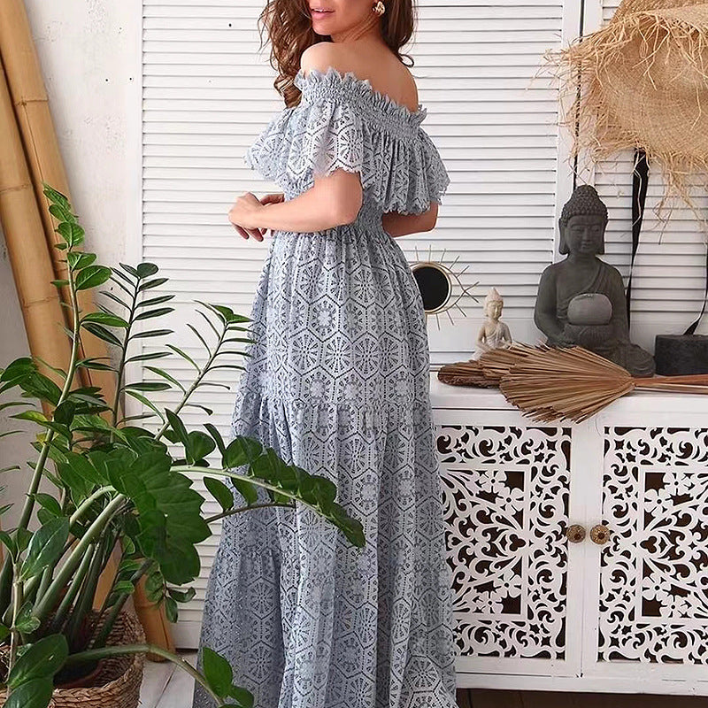 Vestido con vuelo y un solo hombro con ribete de volantes