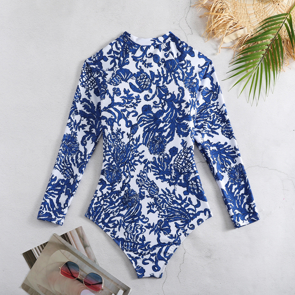 Traje de baño de una pieza con cuello redondo y triángulo estampado azul