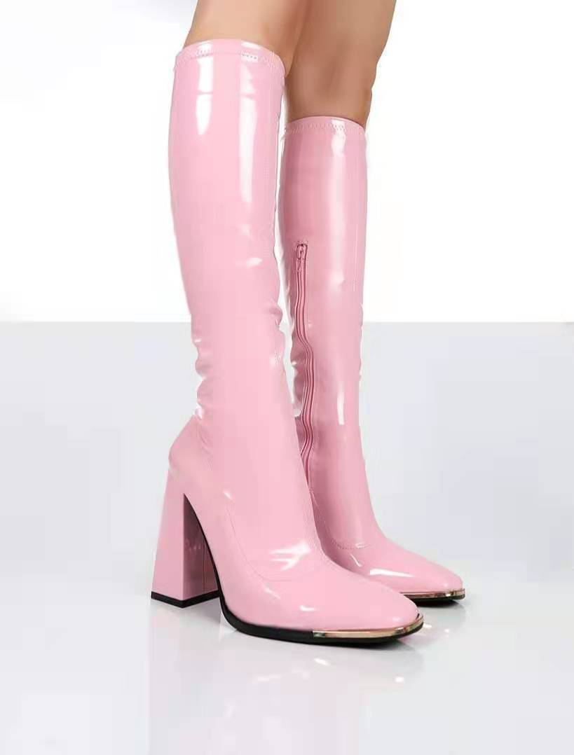 Botas de media caña con cremallera lateral, punta cuadrada, tacón grueso y piel brillante en talla grande
