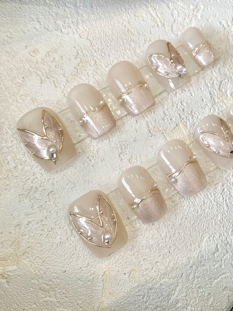 Patch beauté pour ongles en forme de queue de poisson nude tendance