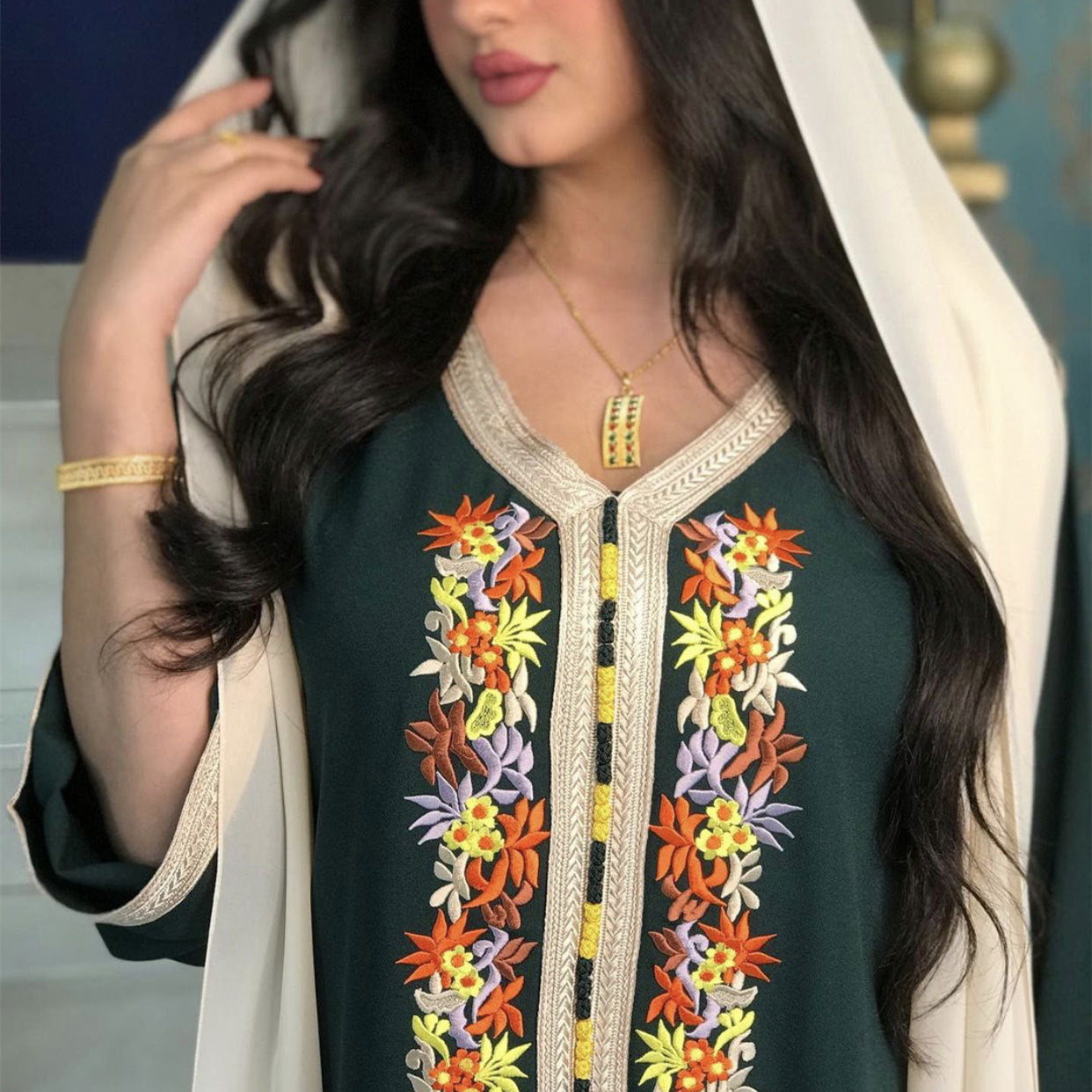 Robe en mousseline de soie brodée quatre saisons