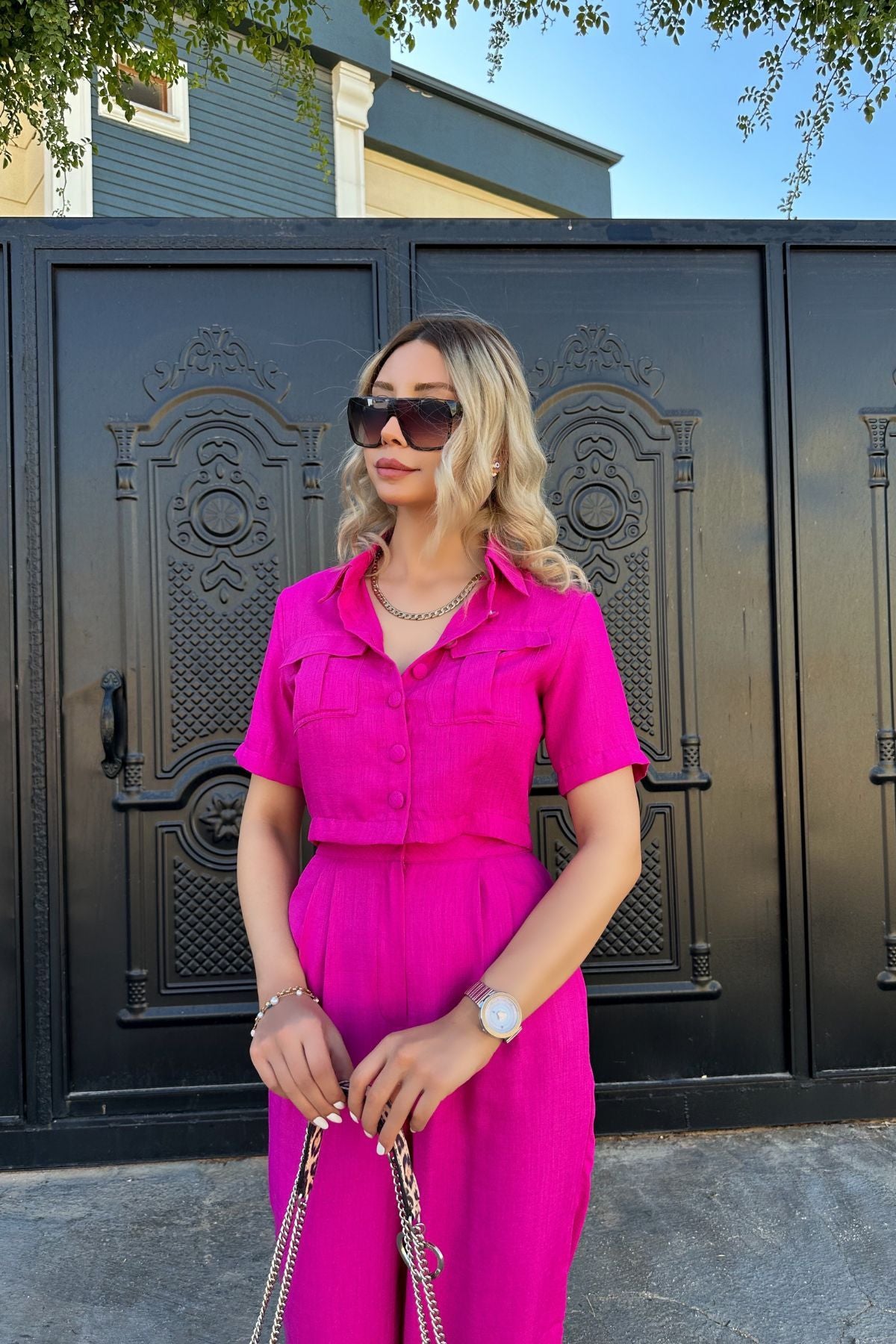 Traje de dos piezas elegante y moderno para mujer