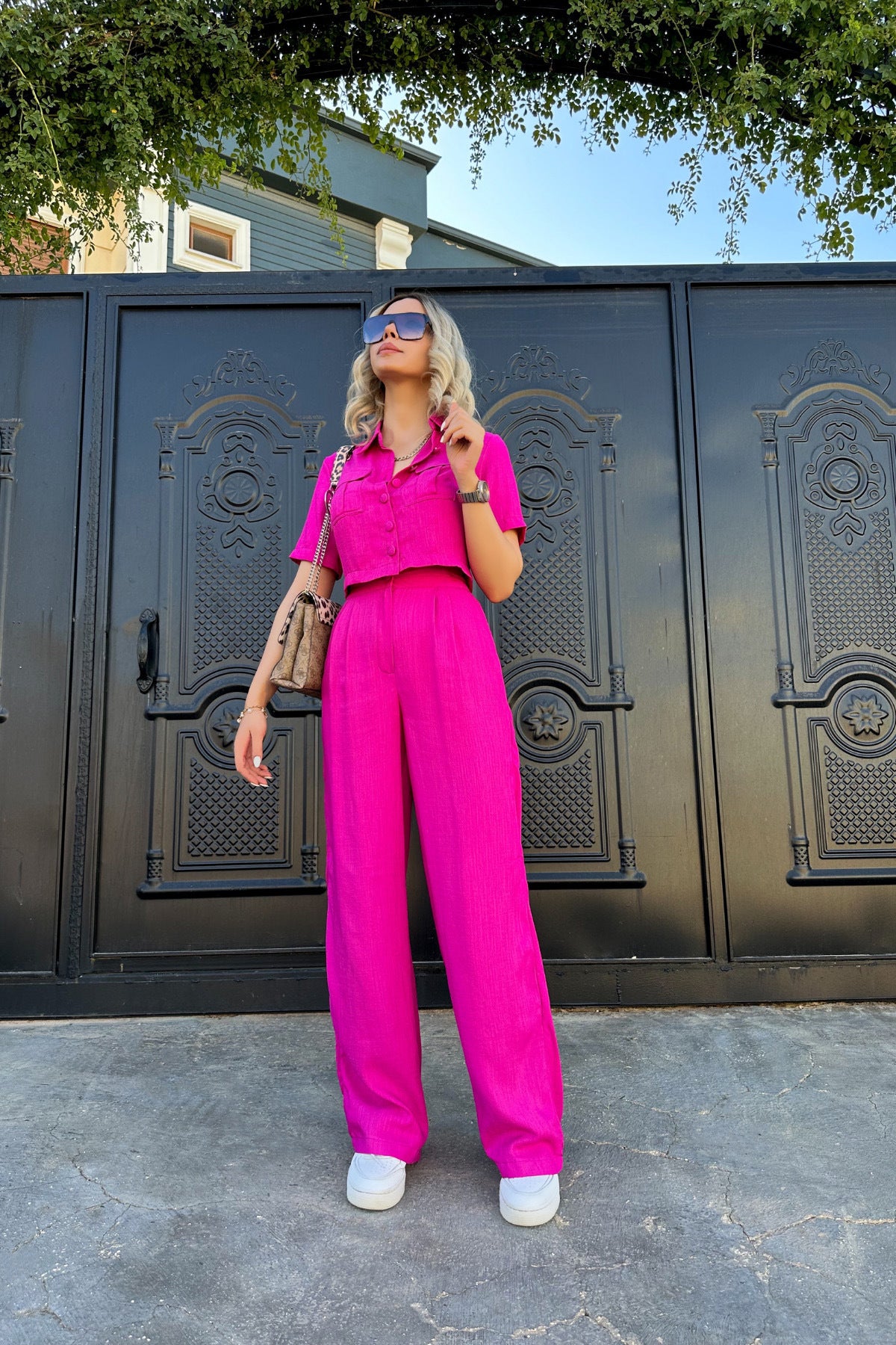 Traje de dos piezas elegante y moderno para mujer
