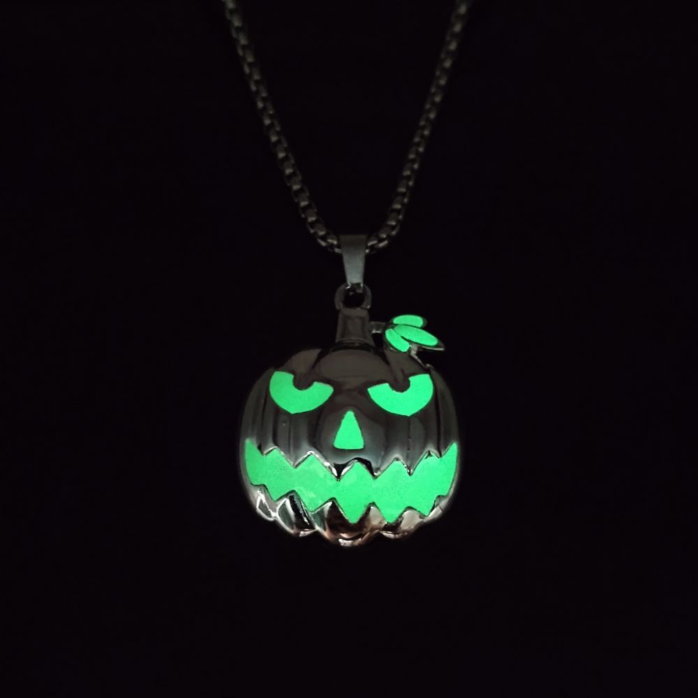 Collier pendentif citrouille lumineux avec accessoires pour le festival des fantômes d'Halloween