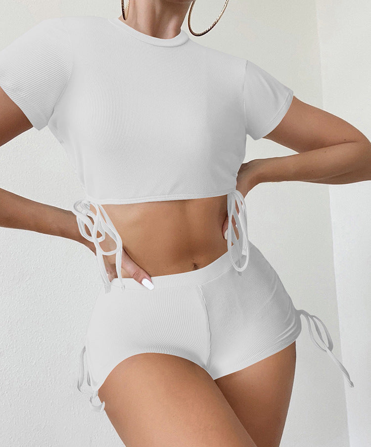 Traje de baño conservador de manga corta con cordones y abertura para mujer