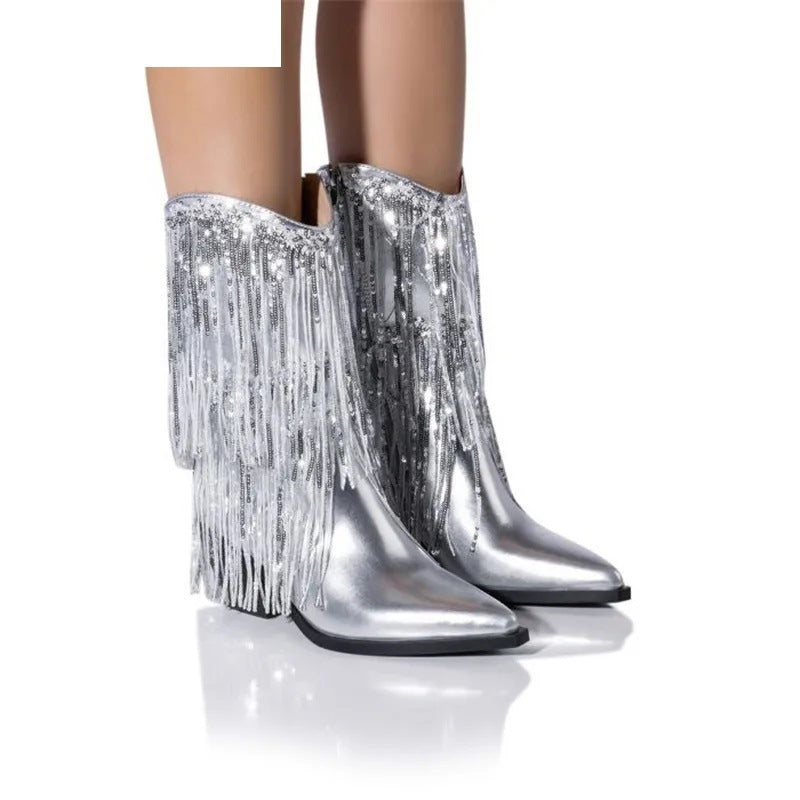 Botas con borlas y tacón grueso