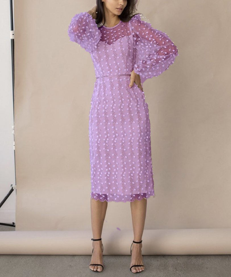 Vestido de malla con perspectiva bordada estilo dama