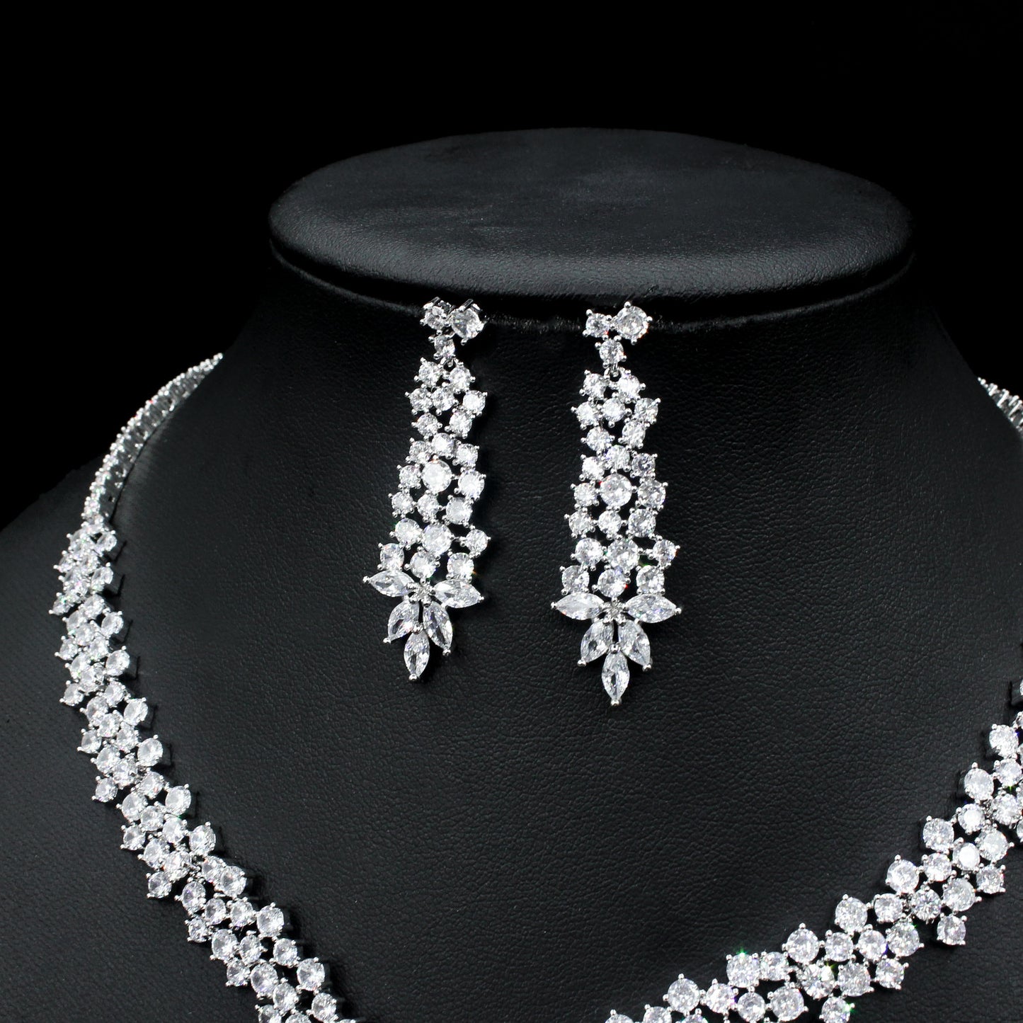 Conjunto de joyas de boda con collar y pendientes de circonitas