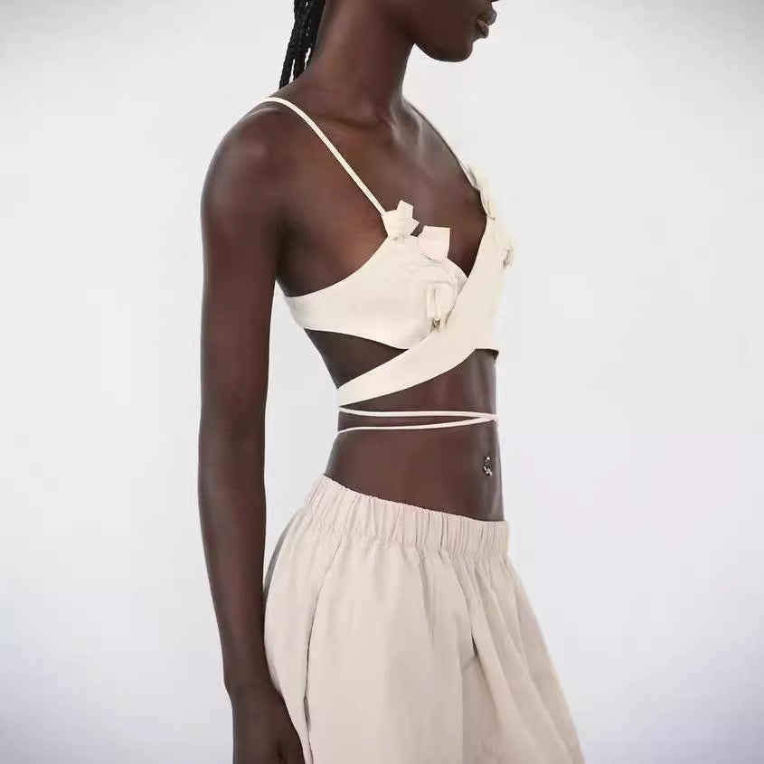 Haut court croisé à décoration florale pour femme