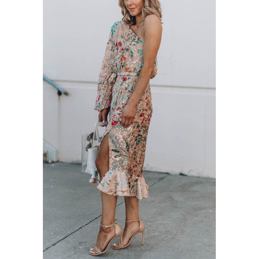 Vestido dividido con hombros inclinados a la moda para mujer