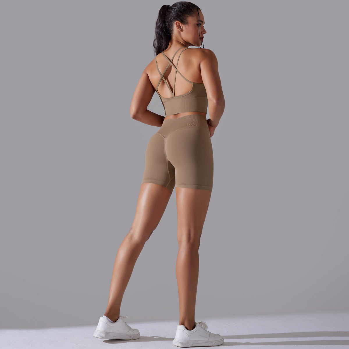Traje de yoga ajustado deportivo de alta elasticidad con espalda de belleza de color sólido de punto sin costuras