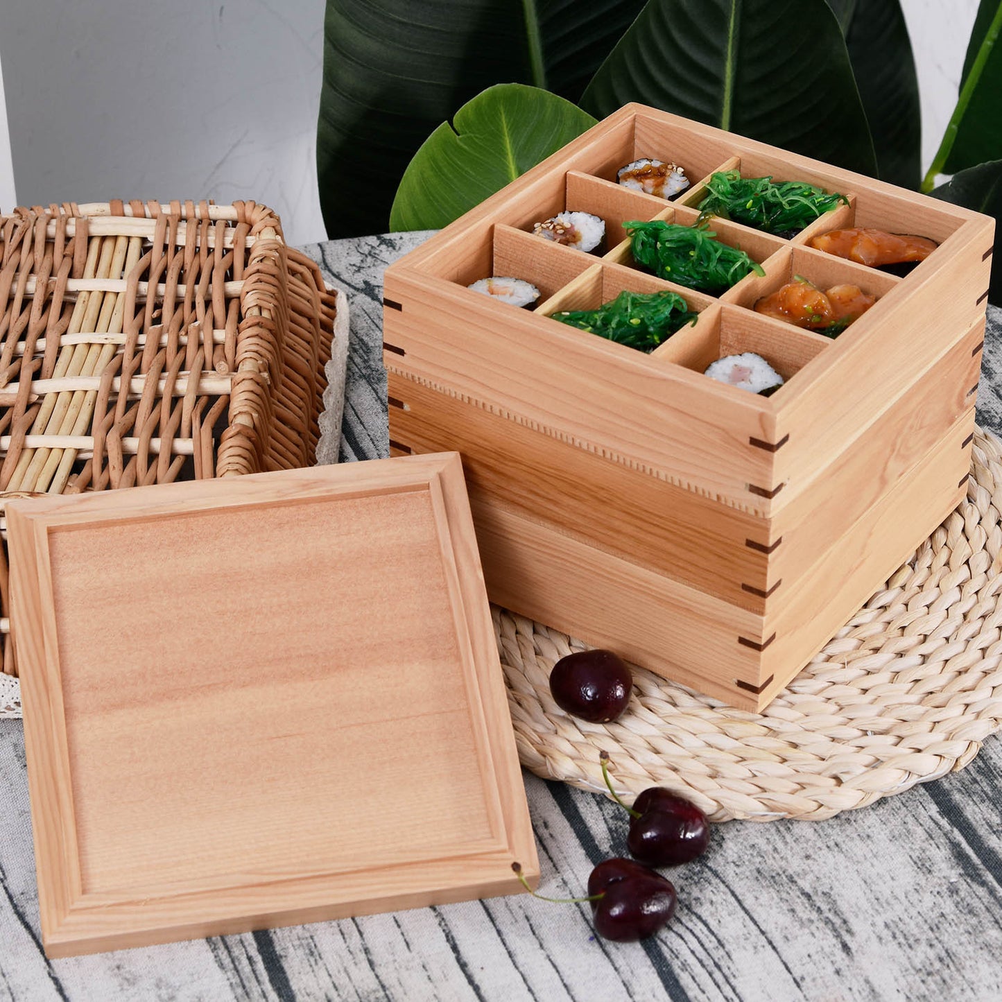 Japanese-style Bento Wood Sushi Hierarchical Division Box