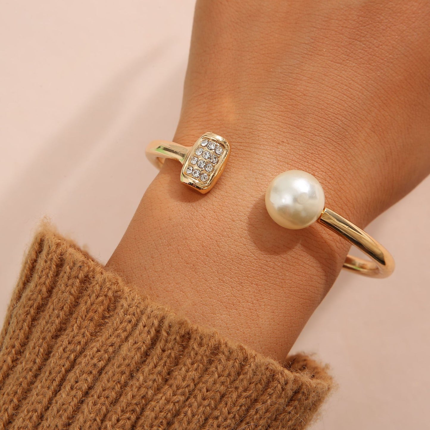 Women's Fashion Personality Stylish Retro Minimalism Temperament Pearl Alloy Bracelet