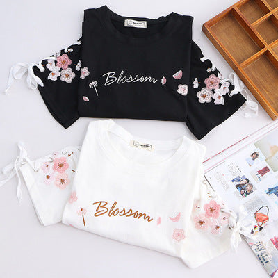 Camiseta holgada de manga corta de algodón con bordado de flores y cordones para mujer