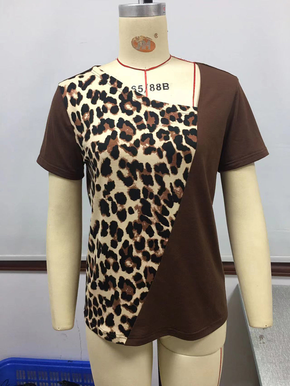 Punto Suelto De Patchwork De Leopardo Con Escote Irregular