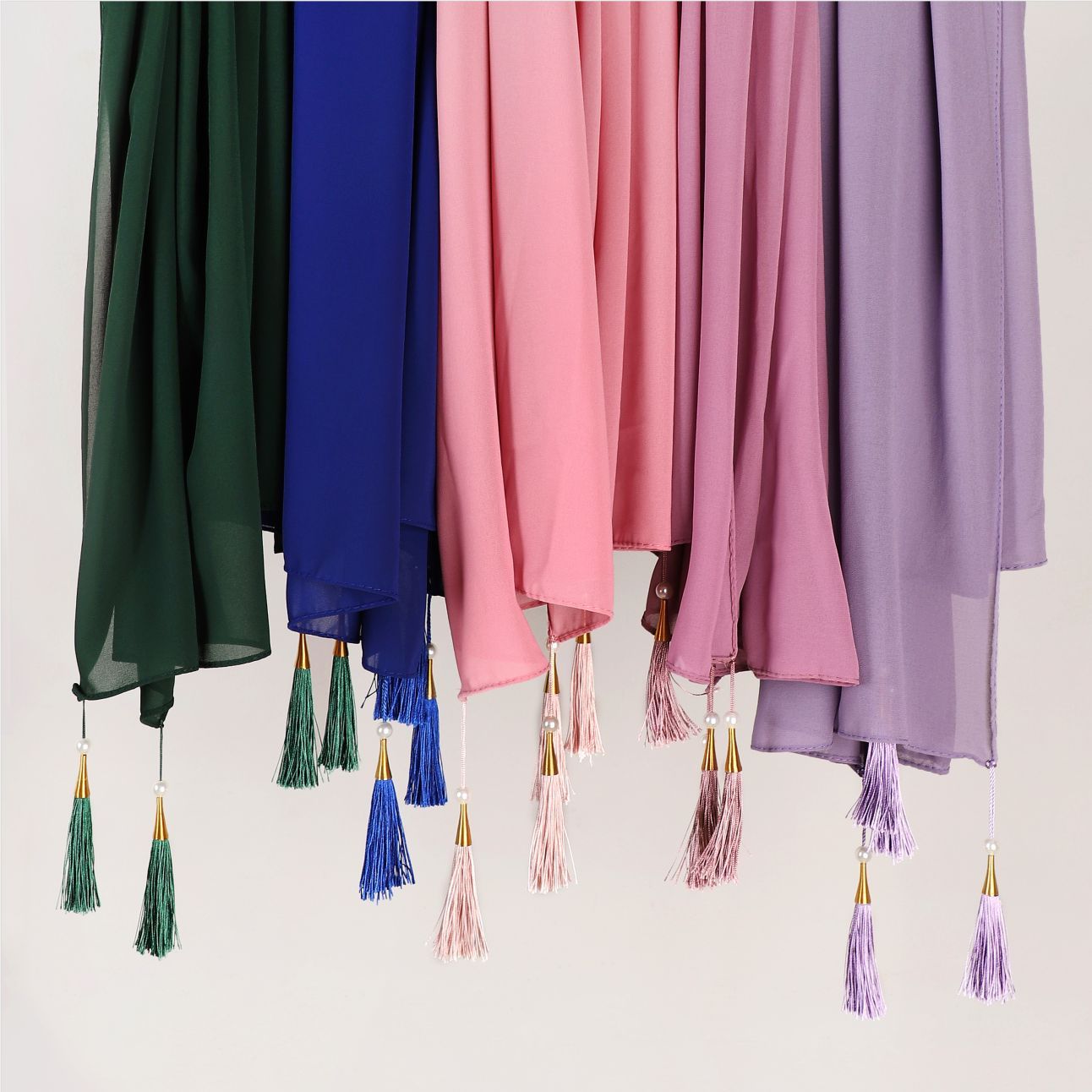 Scarf With Tassel At Four Corners