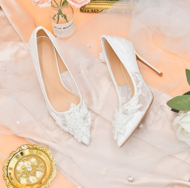 White Lace Flower Bride's  Wedding Shoes