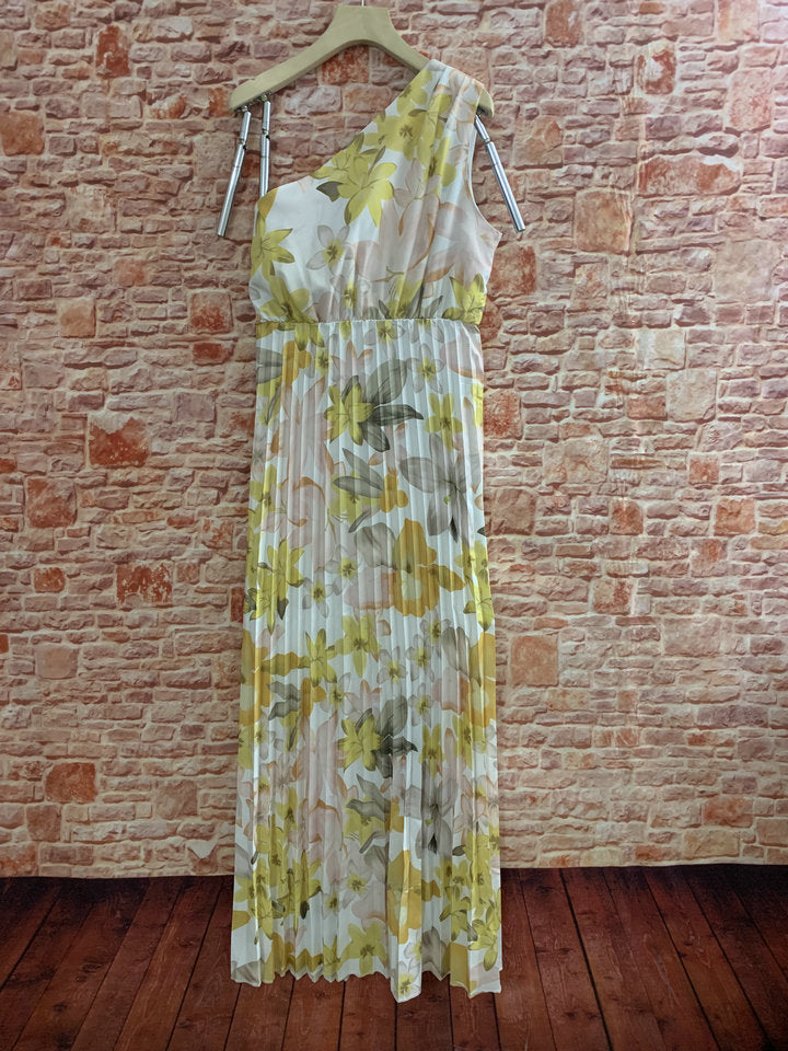 Vestido de vacaciones con cintura elástica plegable y hombros oblicuos estampados de verano