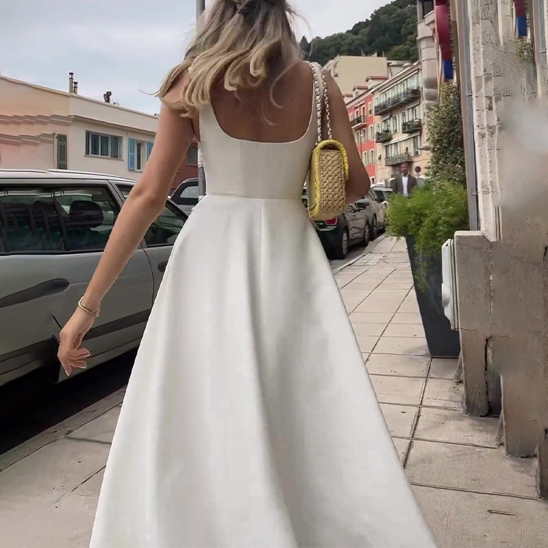 Robe sans manches à col carré et bretelles spaghetti