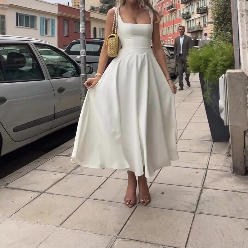 Robe sans manches à col carré et bretelles spaghetti