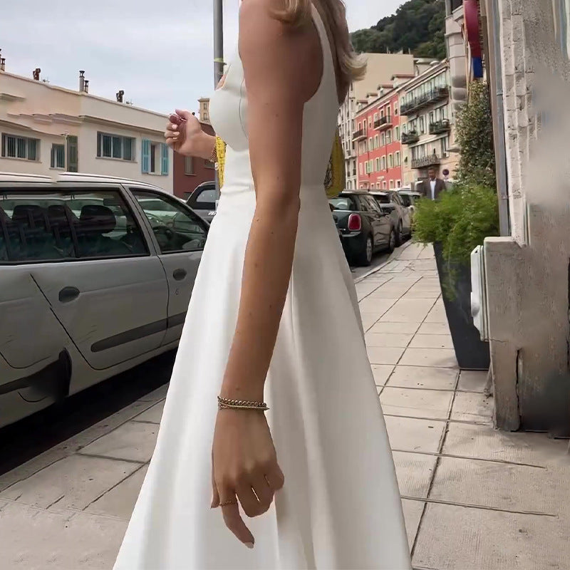 Robe sans manches à col carré et bretelles spaghetti