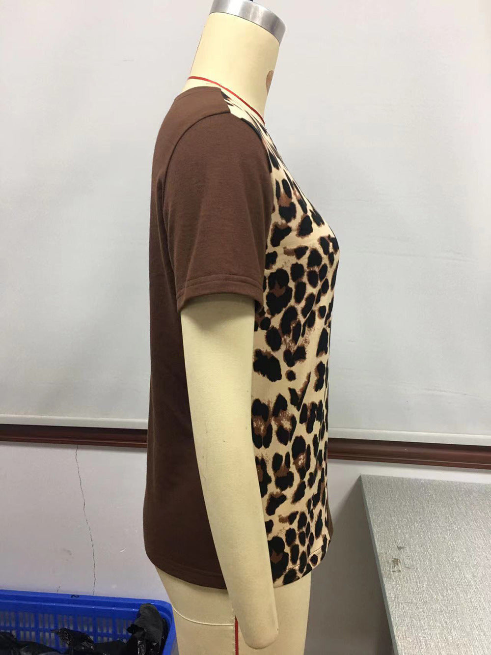 Punto Suelto De Patchwork De Leopardo Con Escote Irregular