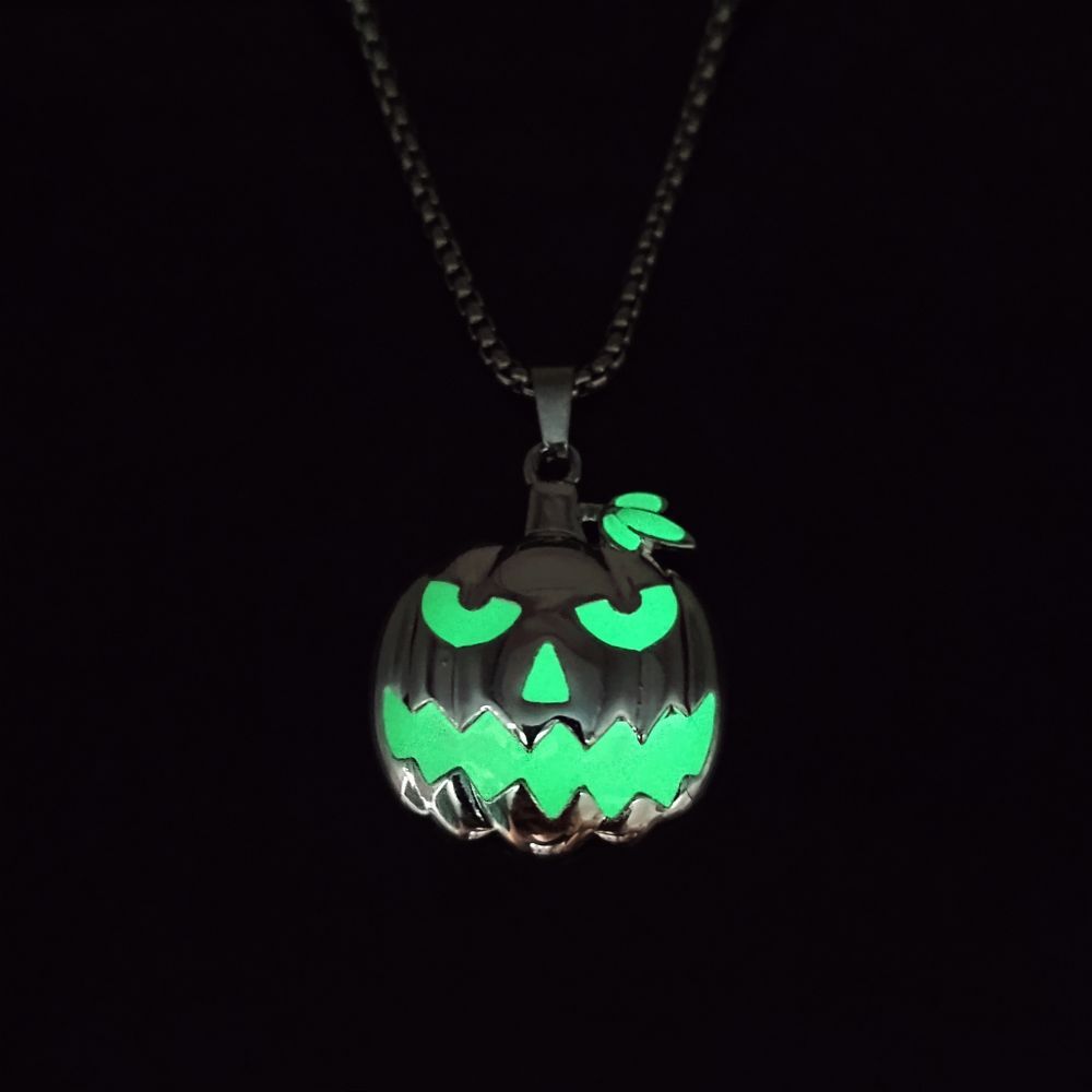 Collar con colgante de calabaza luminosa con accesorios para festivales de fantasmas de Halloween