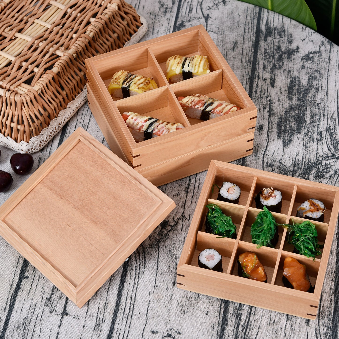 Japanese-style Bento Wood Sushi Hierarchical Division Box