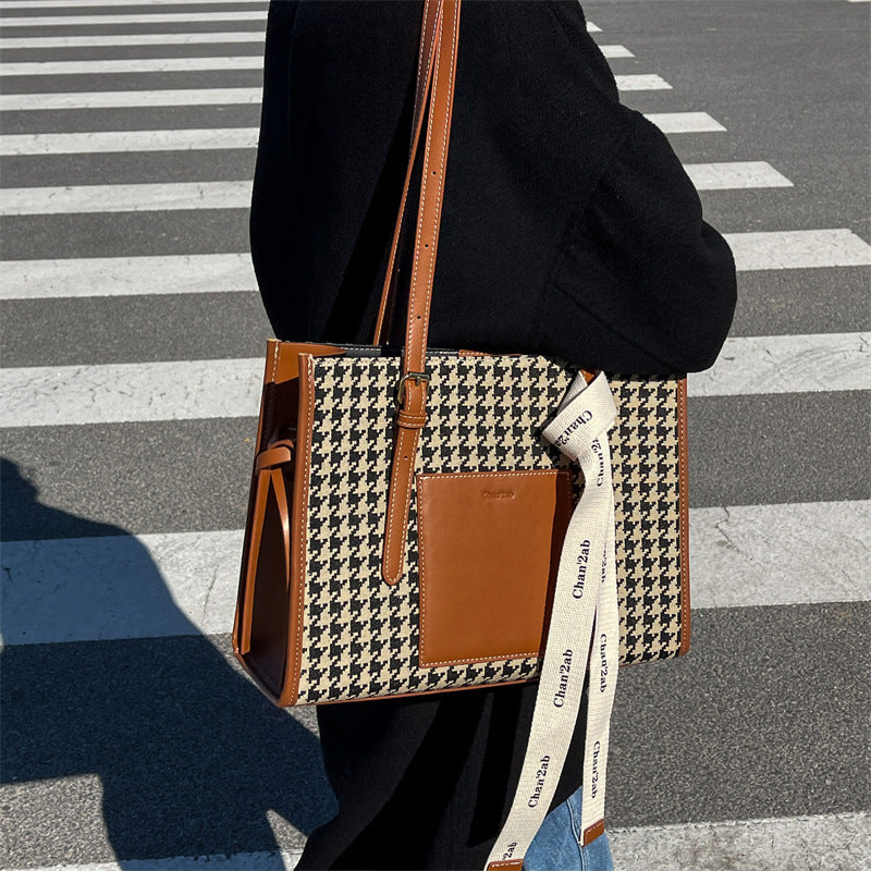 Bolso generoso a cuadros de color en contraste para mujer